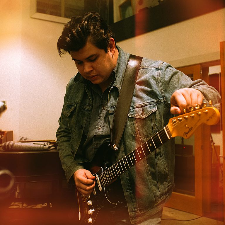 Garret T. Willie   Garret T. Willie is an old soul masquerading as an uncommonly wise, weathered, witty and world-weary 23-year-old and he's about to give rock 'n' roll a formidable 21st-century kick in the ass. He hails from Cormorant Island, of