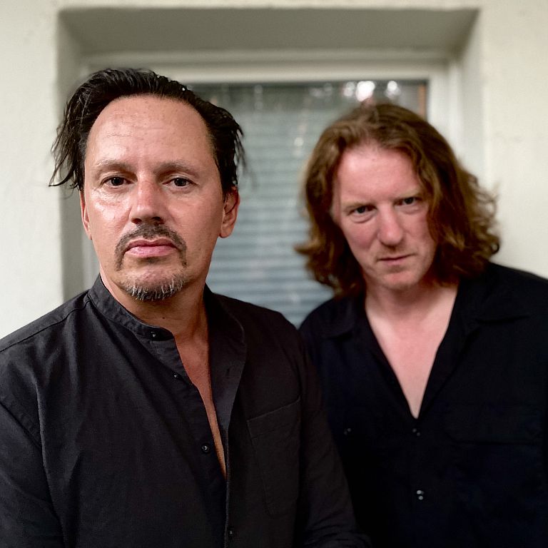 El*ke   EL*KE is a German rock band from Haren in Emsland. The name of the band is derived from a car license plate that was always visible during their performances. By the end of 2002, the band members moved to Berlin.     On April 4, 2005, their debut 